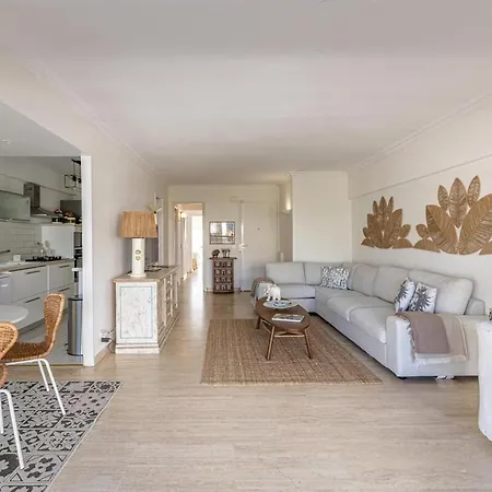 Palm Beach, Sea View Apartment, 100m From Beaches Appartement