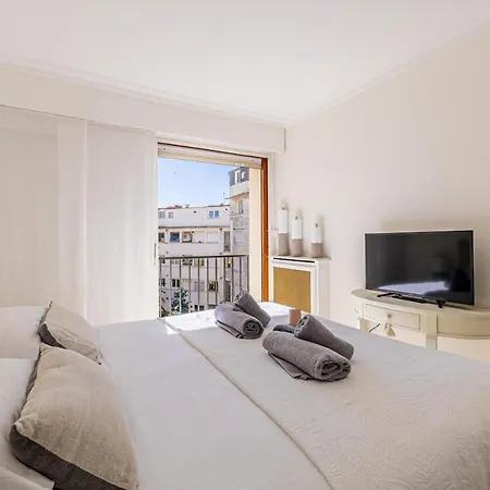 Palm Beach, Sea View Apartment, 100m From Beaches Appartement *