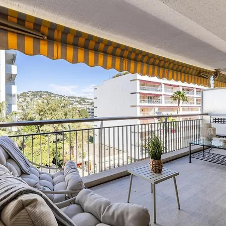 Palm Beach, Sea View Apartment, 100m From Beaches